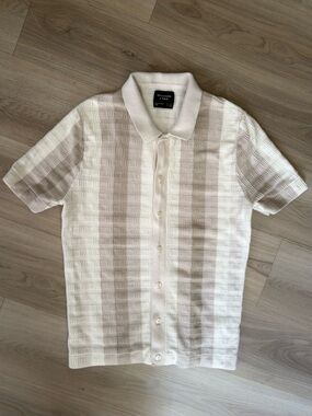 Abercrombie & Fitch 
Men’s Sweater Button Up Shirt 
Size: Small